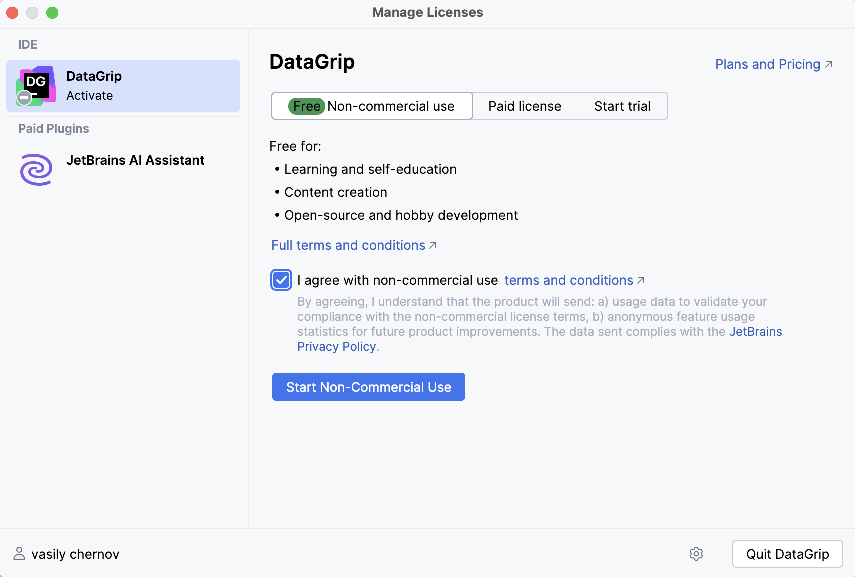 DataGrip: The Licenses dialog with the option to activate a free license